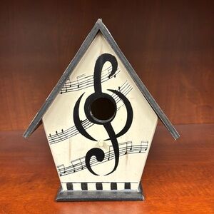 Wooden Music birdhouse is so cute!